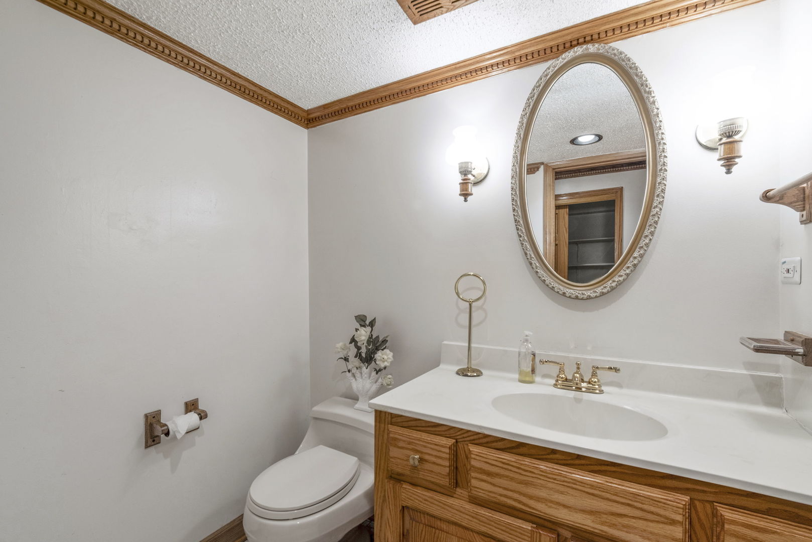28 Cambridge Drive, Oak Brook, IL 60523