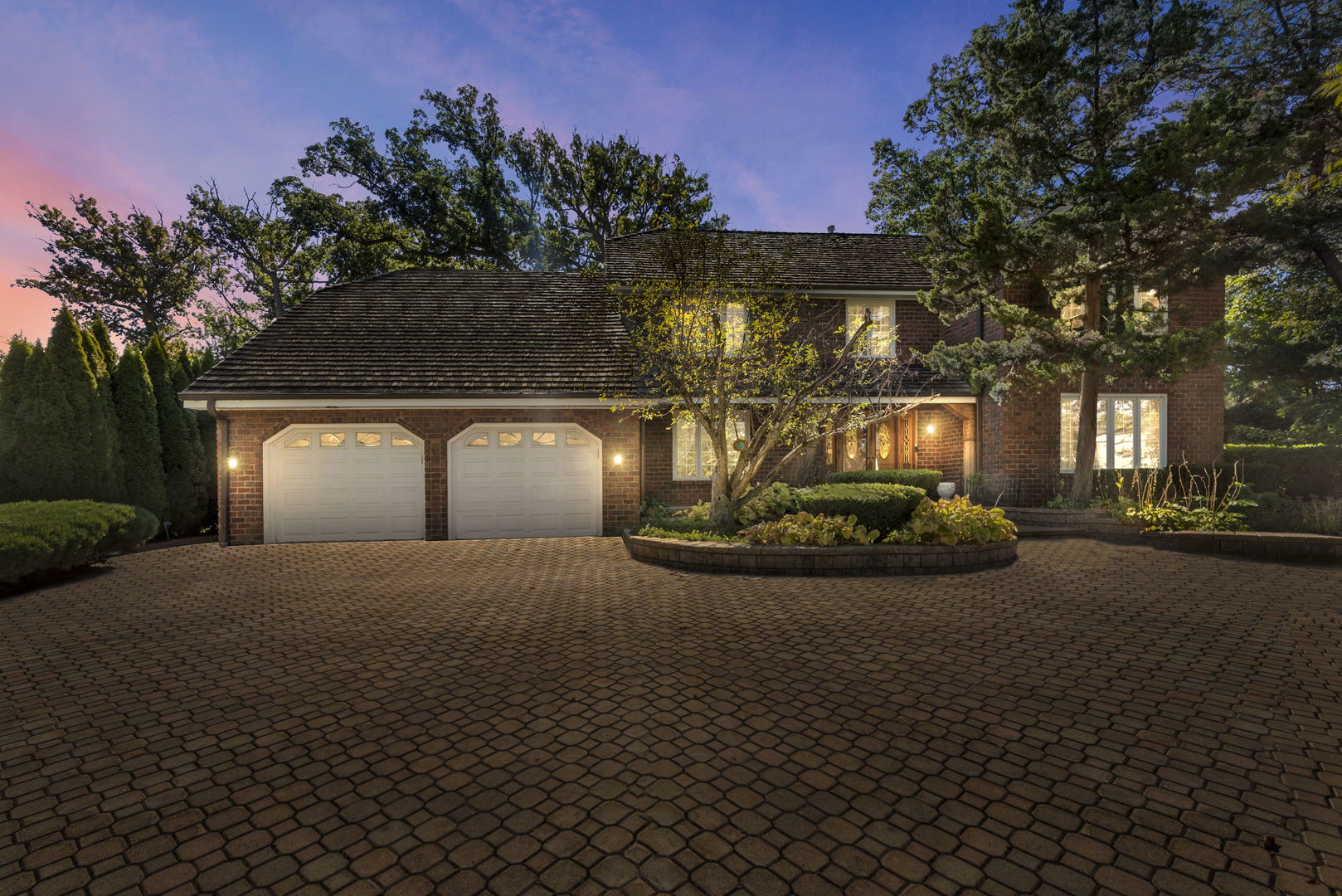 28 Cambridge Drive, Oak Brook, IL 60523