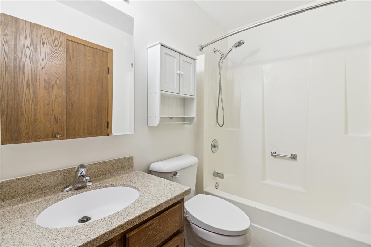 1114 Brunswick Lane, Aurora, IL 60504