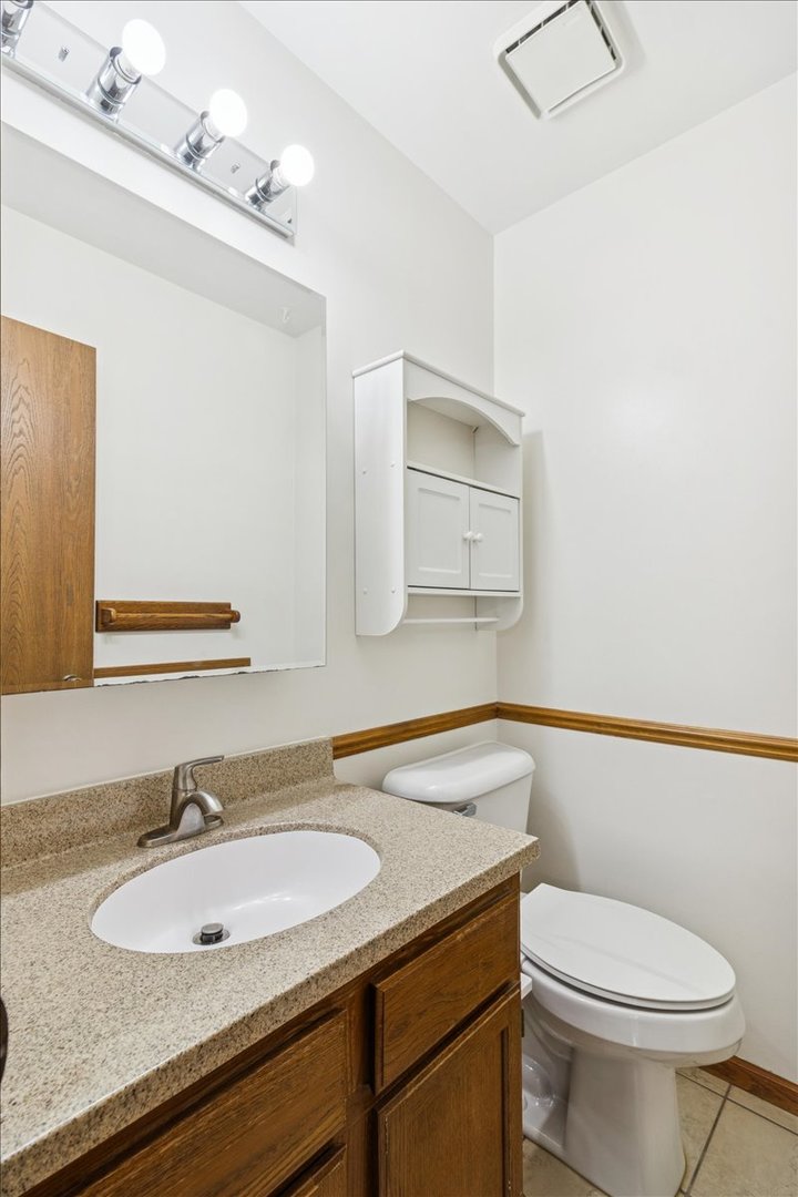 1114 Brunswick Lane, Aurora, IL 60504