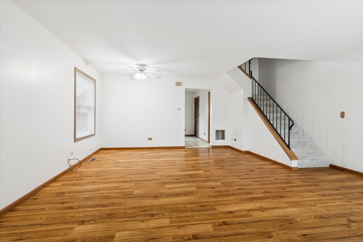 1114 Brunswick Lane, Aurora, IL 60504