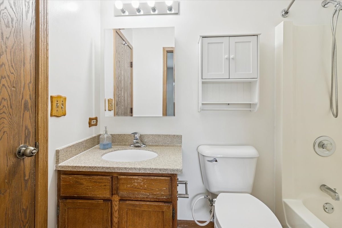 1114 Brunswick Lane, Aurora, IL 60504