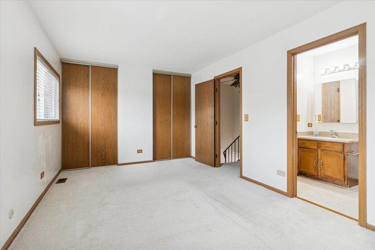 1114 Brunswick Lane, Aurora, IL 60504