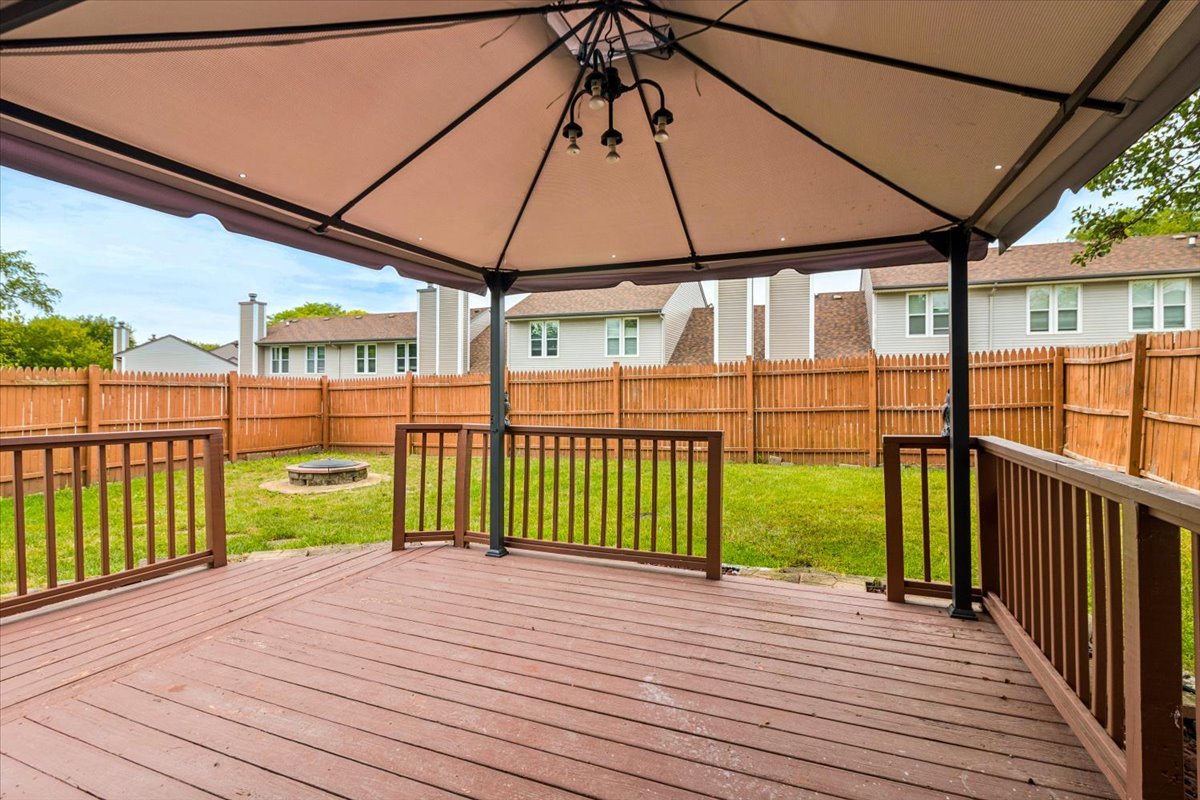 1114 Brunswick Lane, Aurora, IL 60504