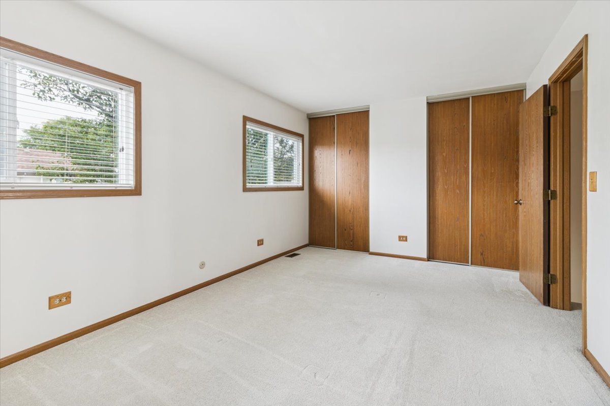 1114 Brunswick Lane, Aurora, IL 60504