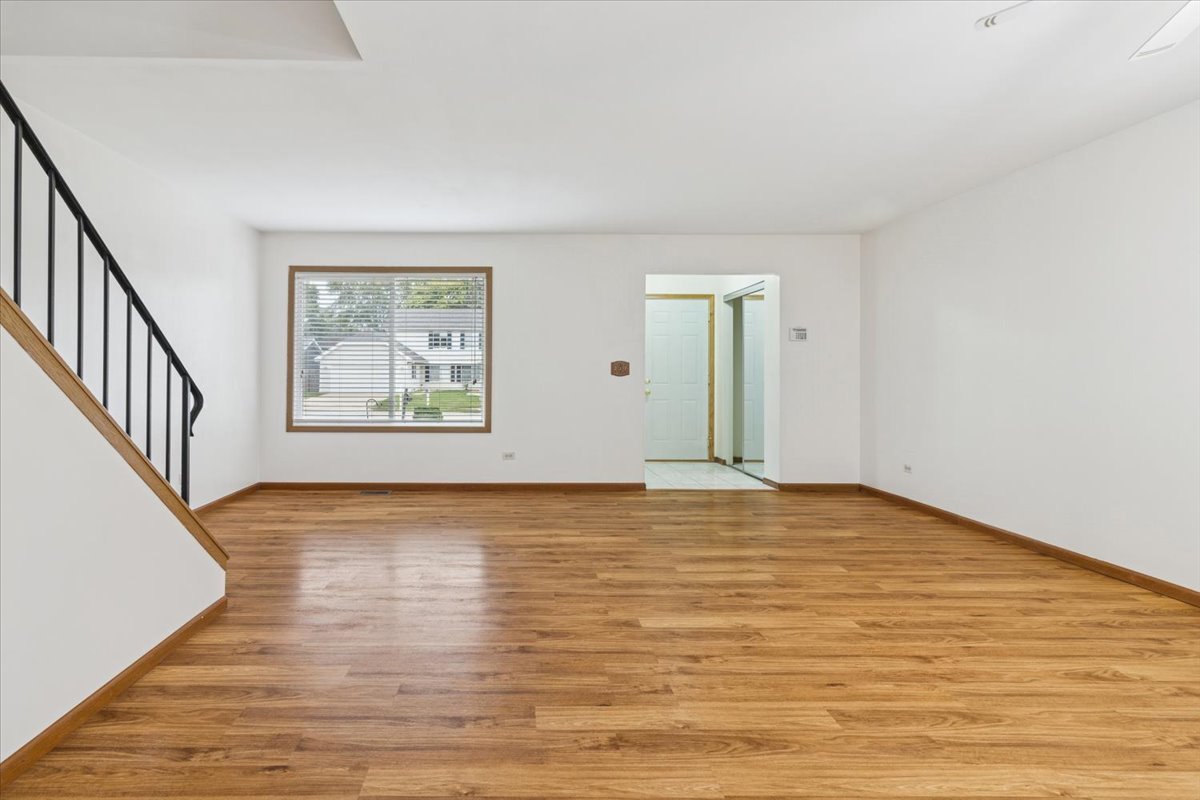 1114 Brunswick Lane, Aurora, IL 60504