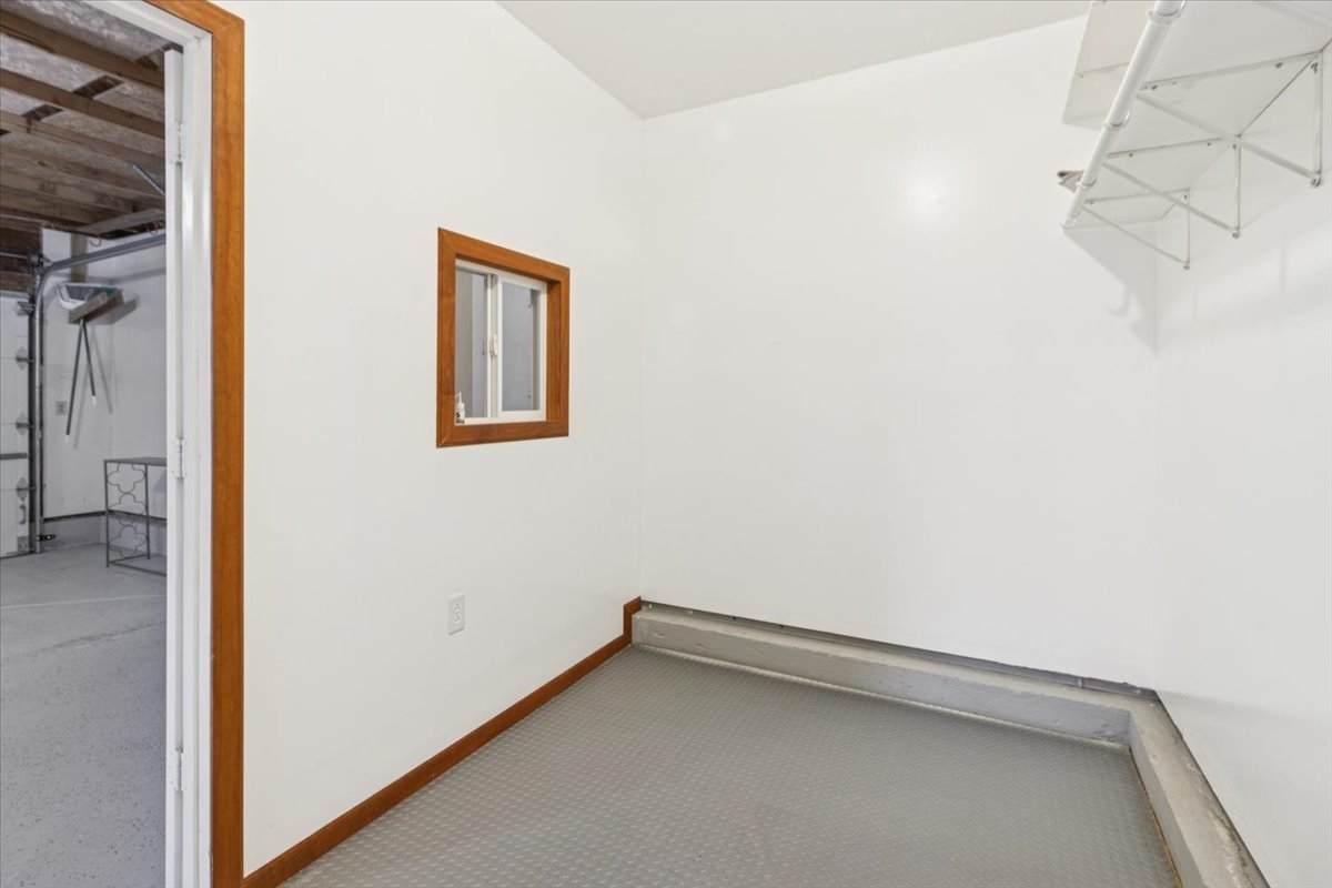 1114 Brunswick Lane, Aurora, IL 60504