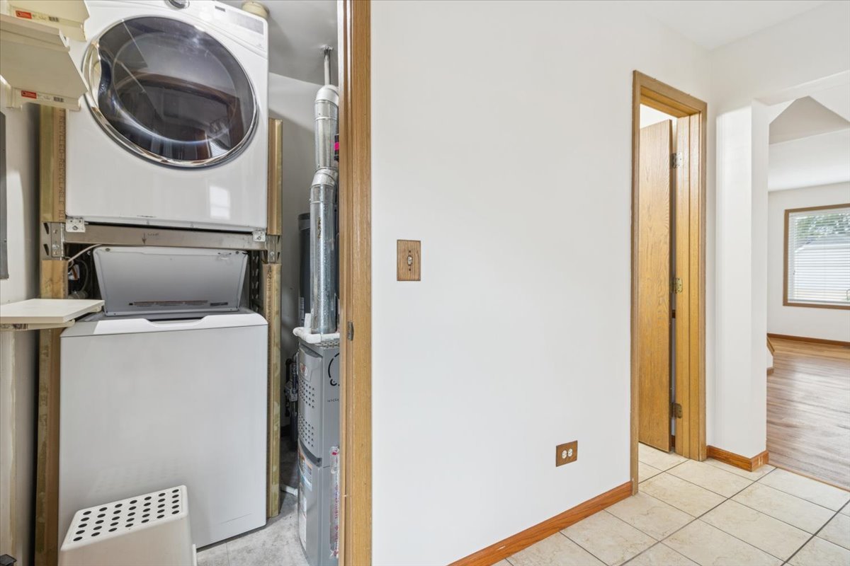 1114 Brunswick Lane, Aurora, IL 60504