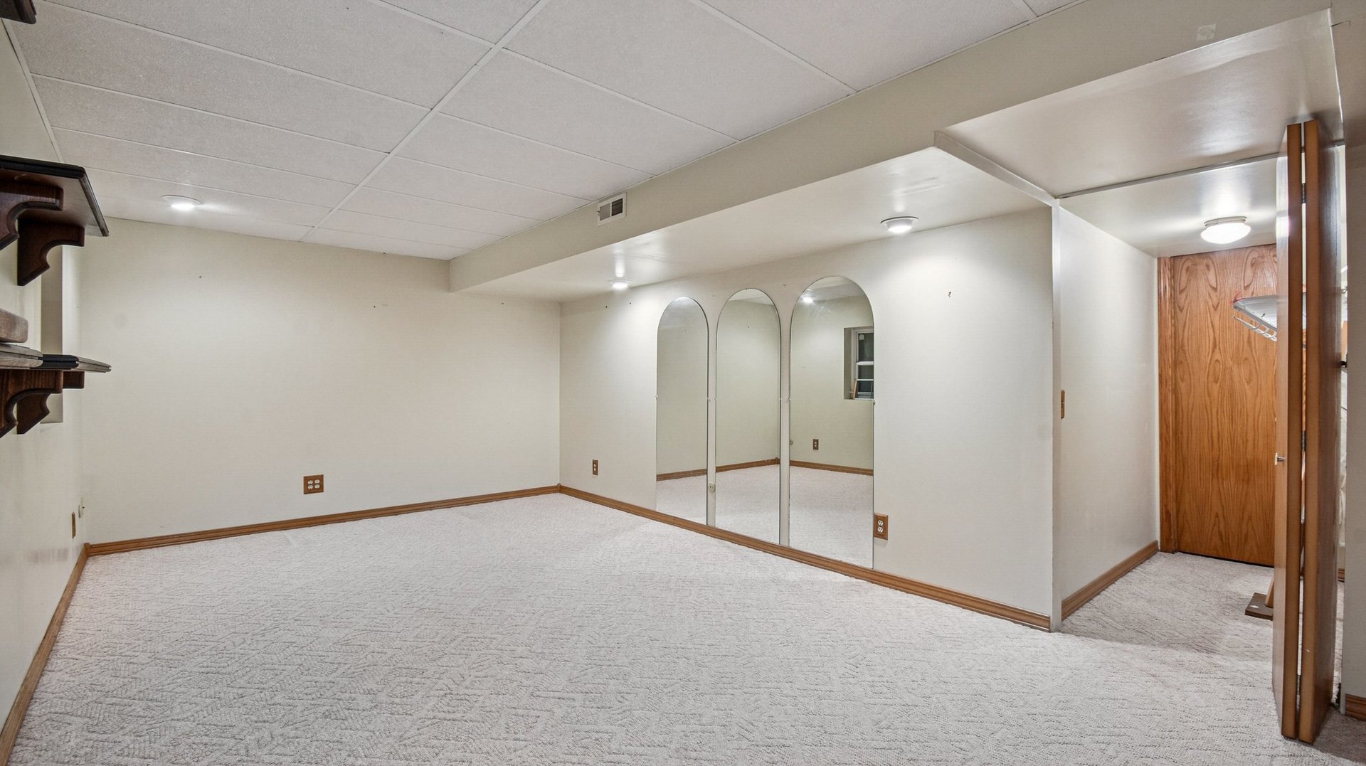 2066 Oaktree Trail, Lake Villa, IL 60046