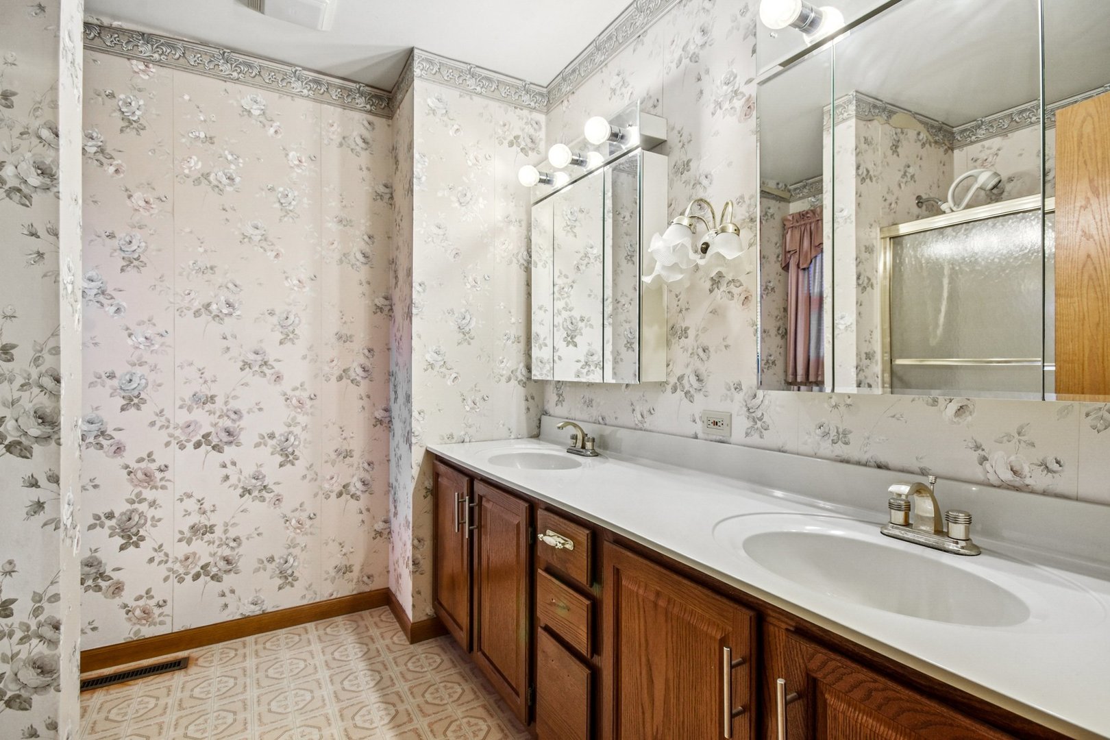 2066 Oaktree Trail, Lake Villa, IL 60046