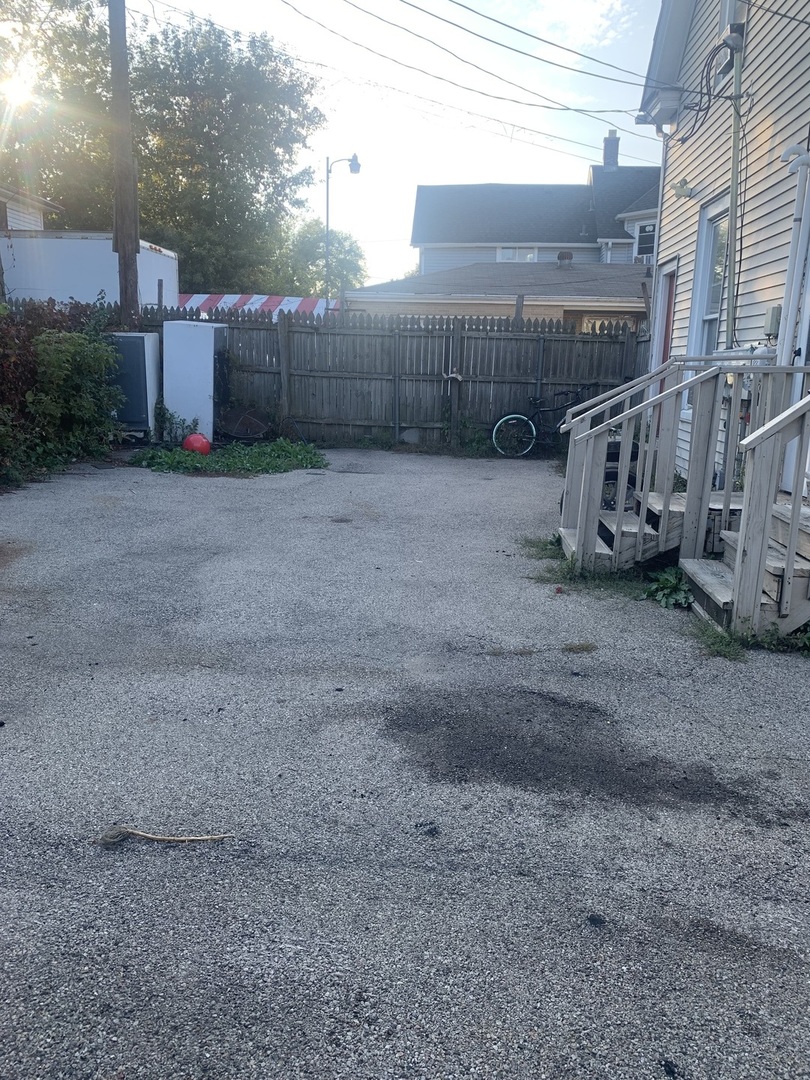 613 Washington Street, Waukegan, IL 60085