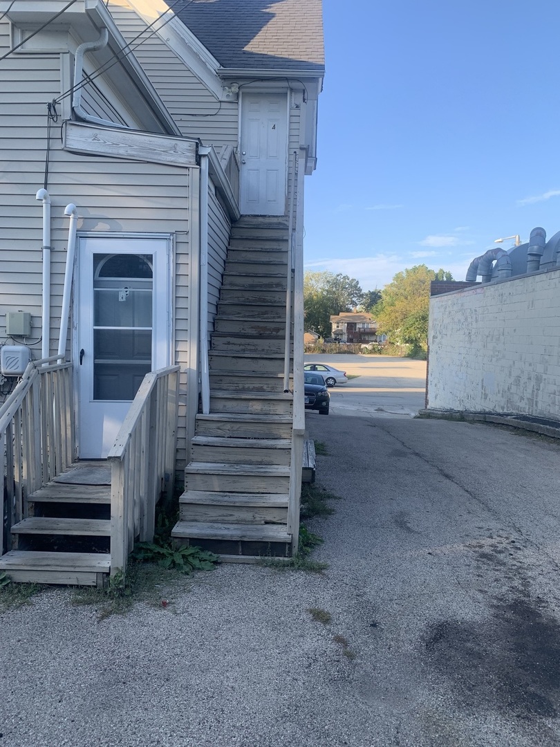 613 Washington Street, Waukegan, IL 60085