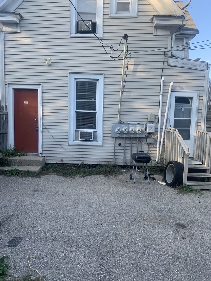 613 Washington Street, Waukegan, IL 60085