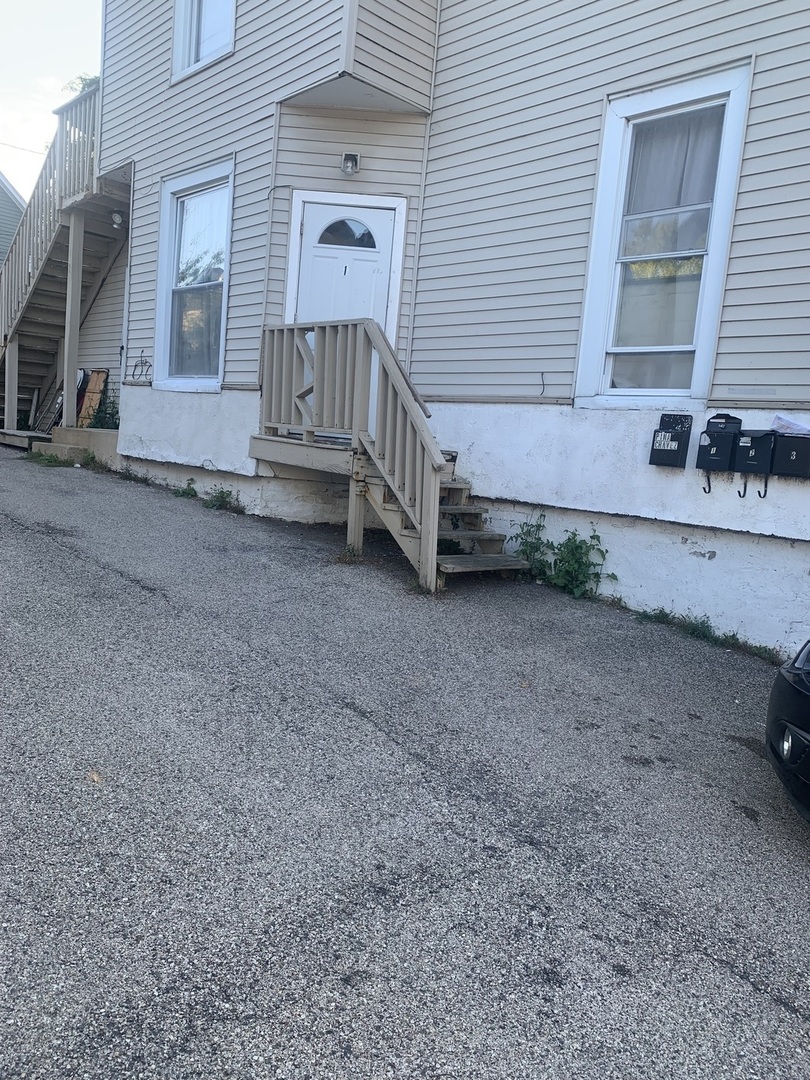 613 Washington Street, Waukegan, IL 60085