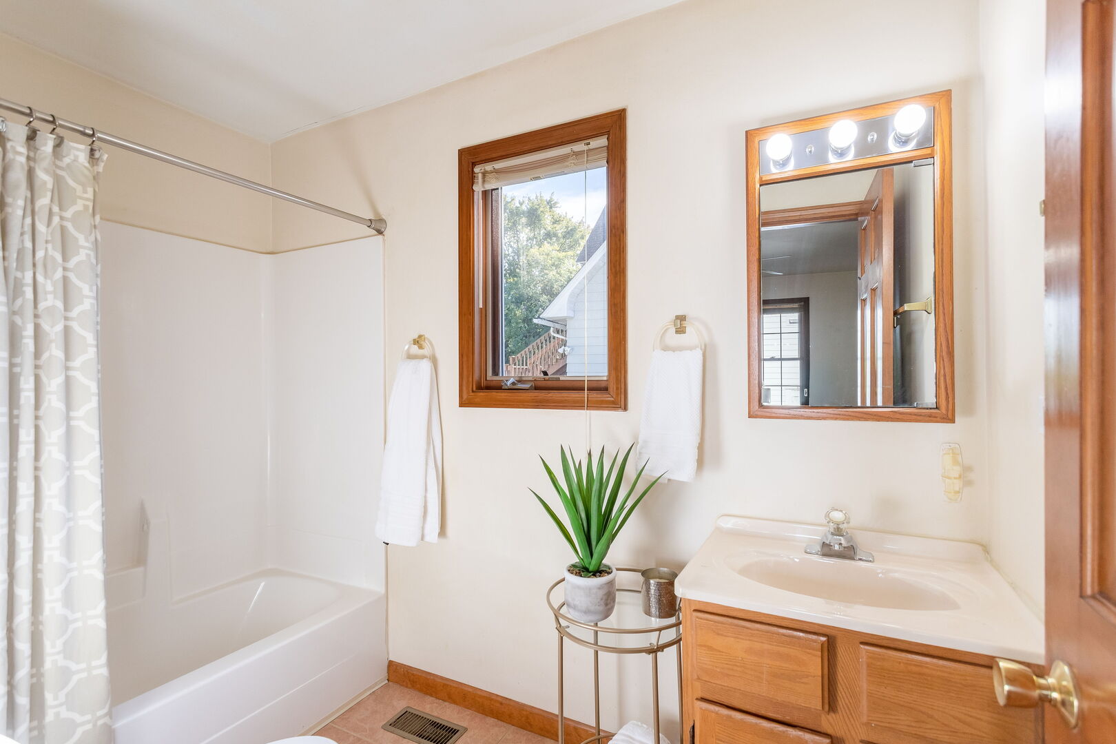 409 S Hale Street, Wheaton, IL 60187