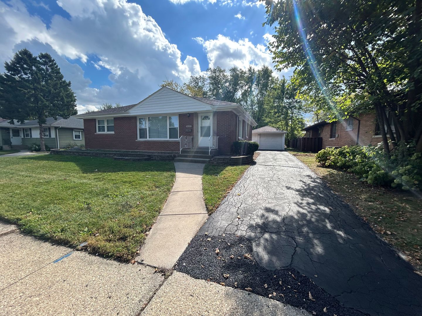 609 E 160th Place, South Holland, IL 60473