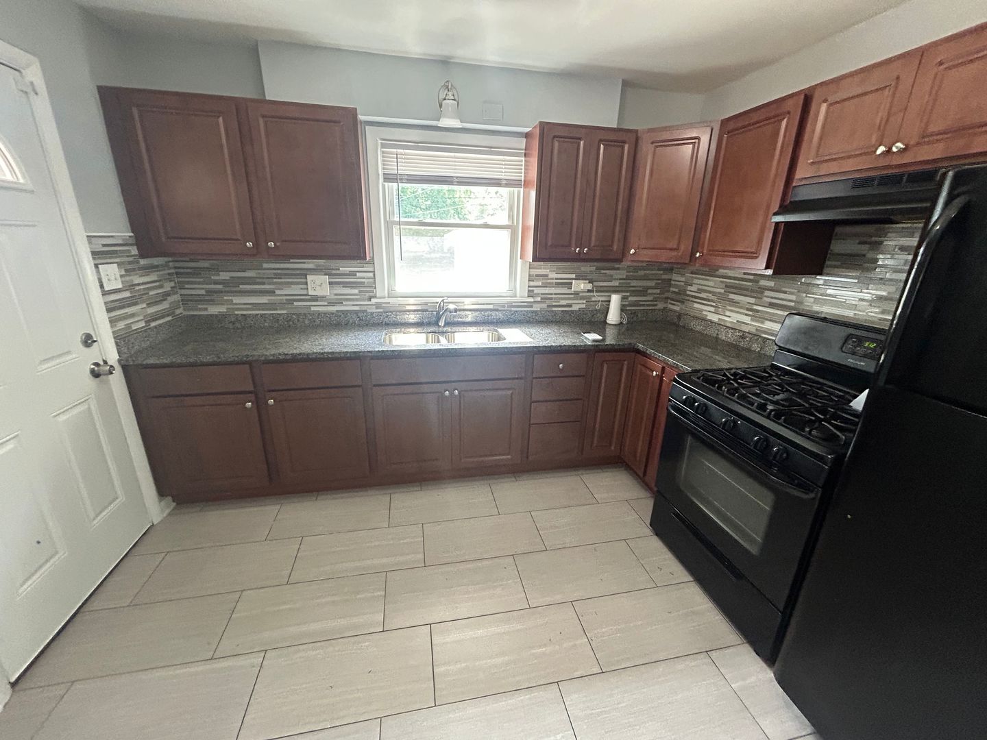 609 E 160th Place, South Holland, IL 60473