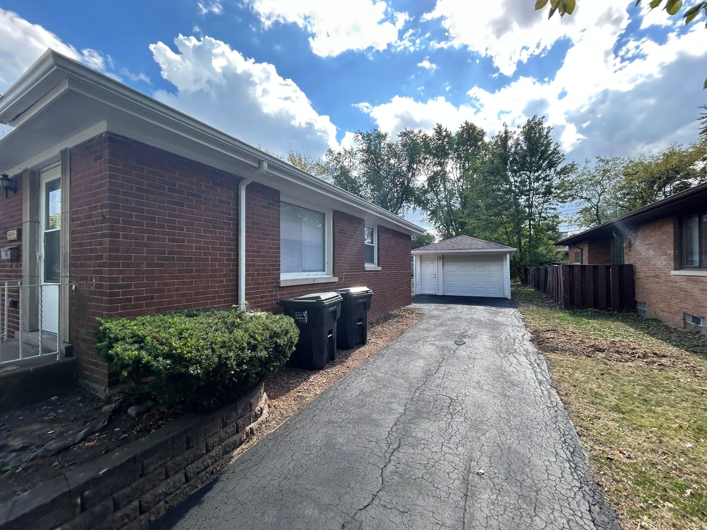 609 E 160th Place, South Holland, IL 60473