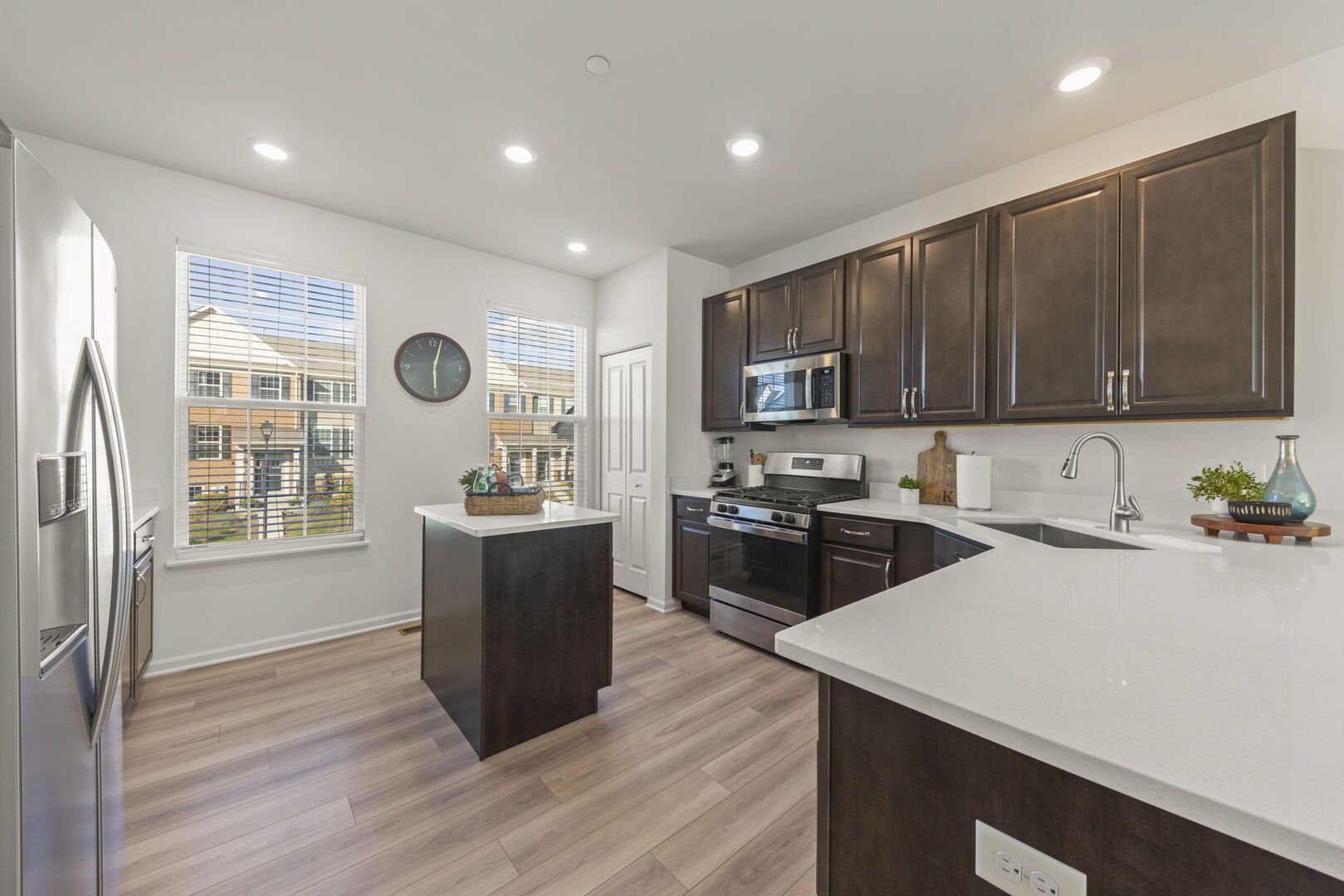 1639 Bentz Way, Batavia, IL 60510