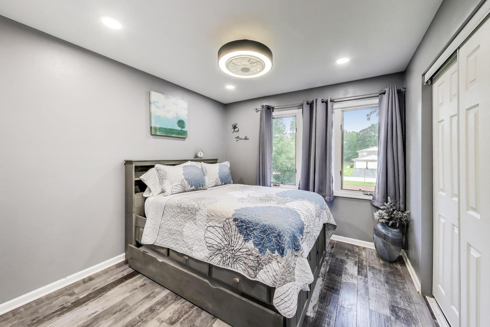 32362 N PINE Avenue, Grayslake, IL 60030