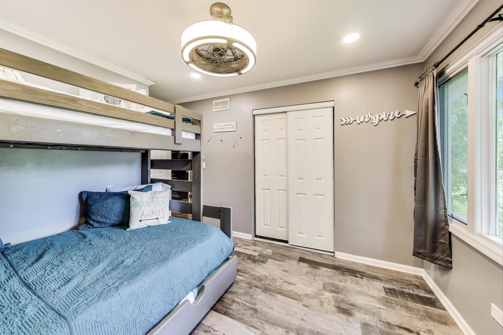 32362 N PINE Avenue, Grayslake, IL 60030