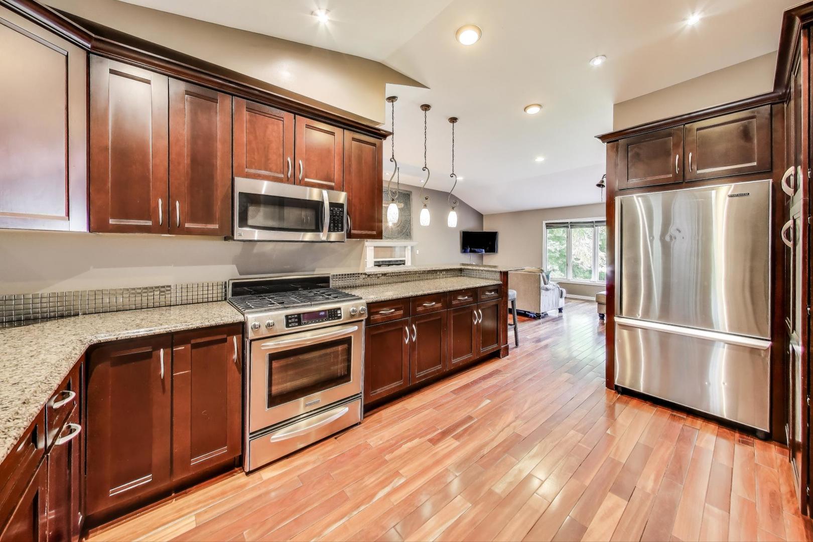 32362 N PINE Avenue, Grayslake, IL 60030