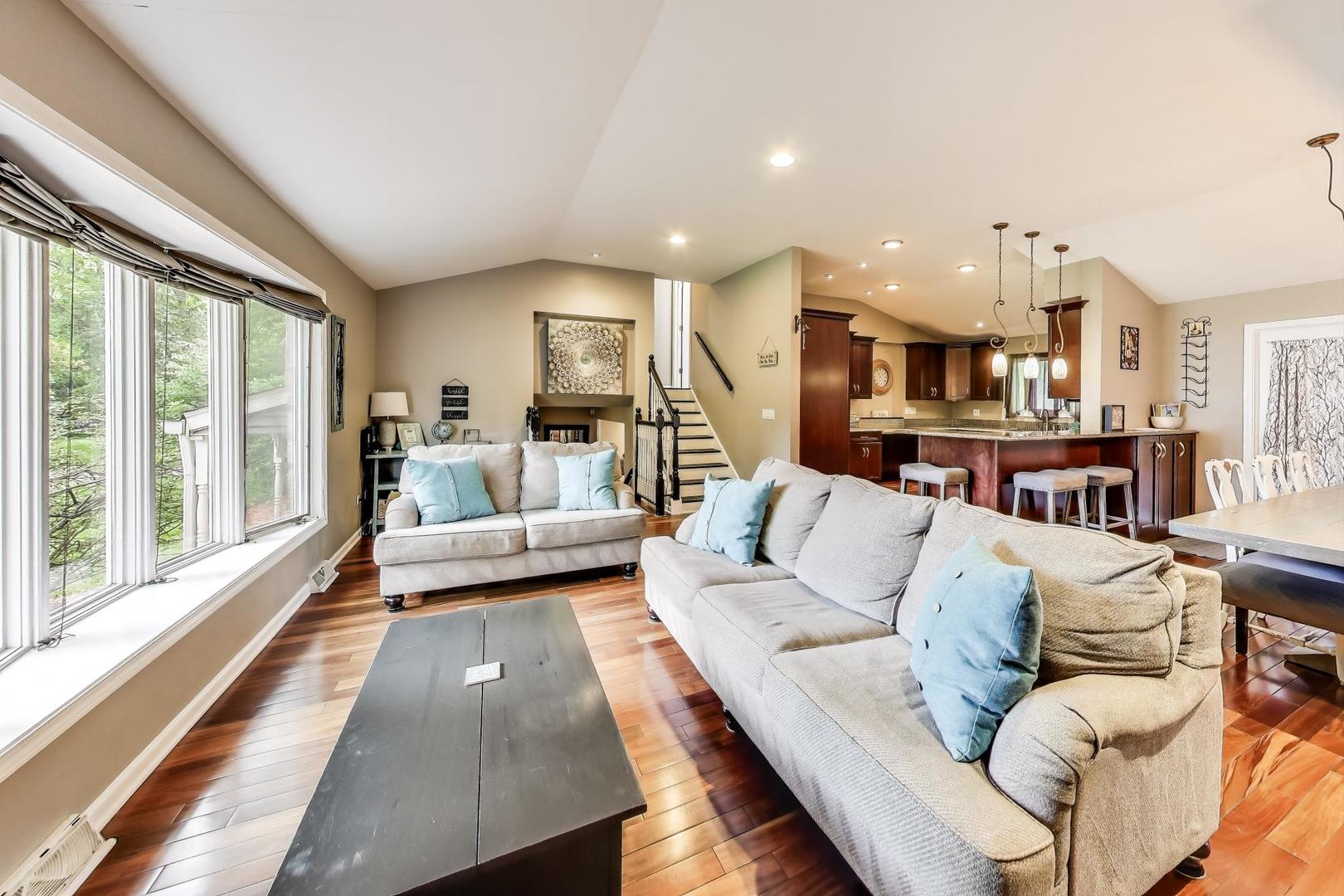 32362 N PINE Avenue, Grayslake, IL 60030