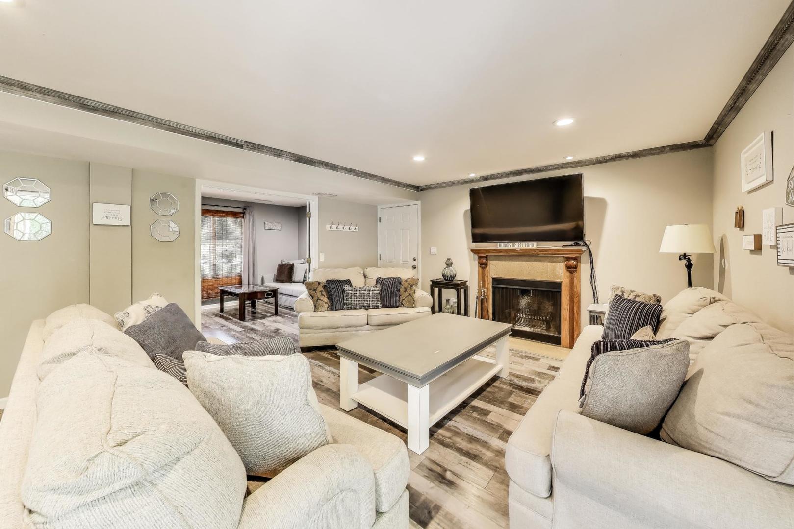 32362 N PINE Avenue, Grayslake, IL 60030