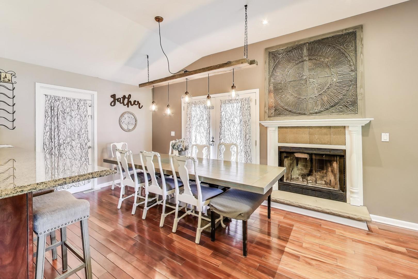 32362 N PINE Avenue, Grayslake, IL 60030