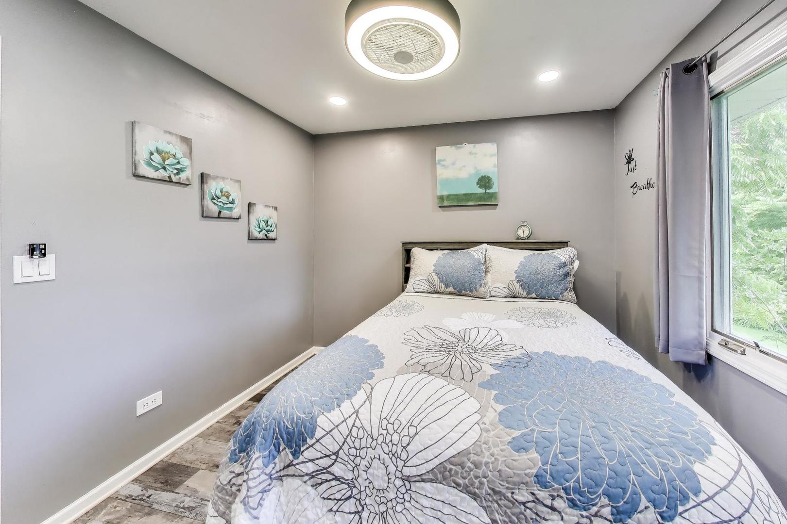 32362 N PINE Avenue, Grayslake, IL 60030