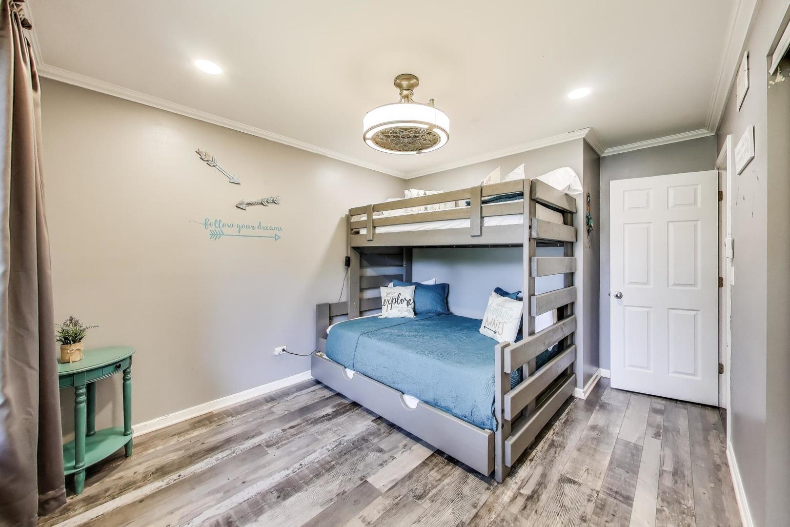 32362 N PINE Avenue, Grayslake, IL 60030