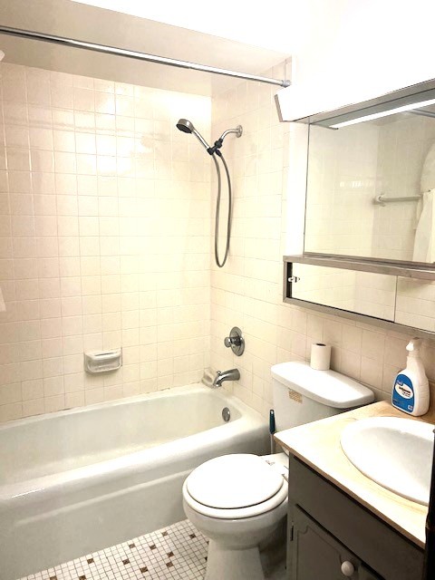 5348 N Cumberland Avenue #204, Chicago, IL 60656