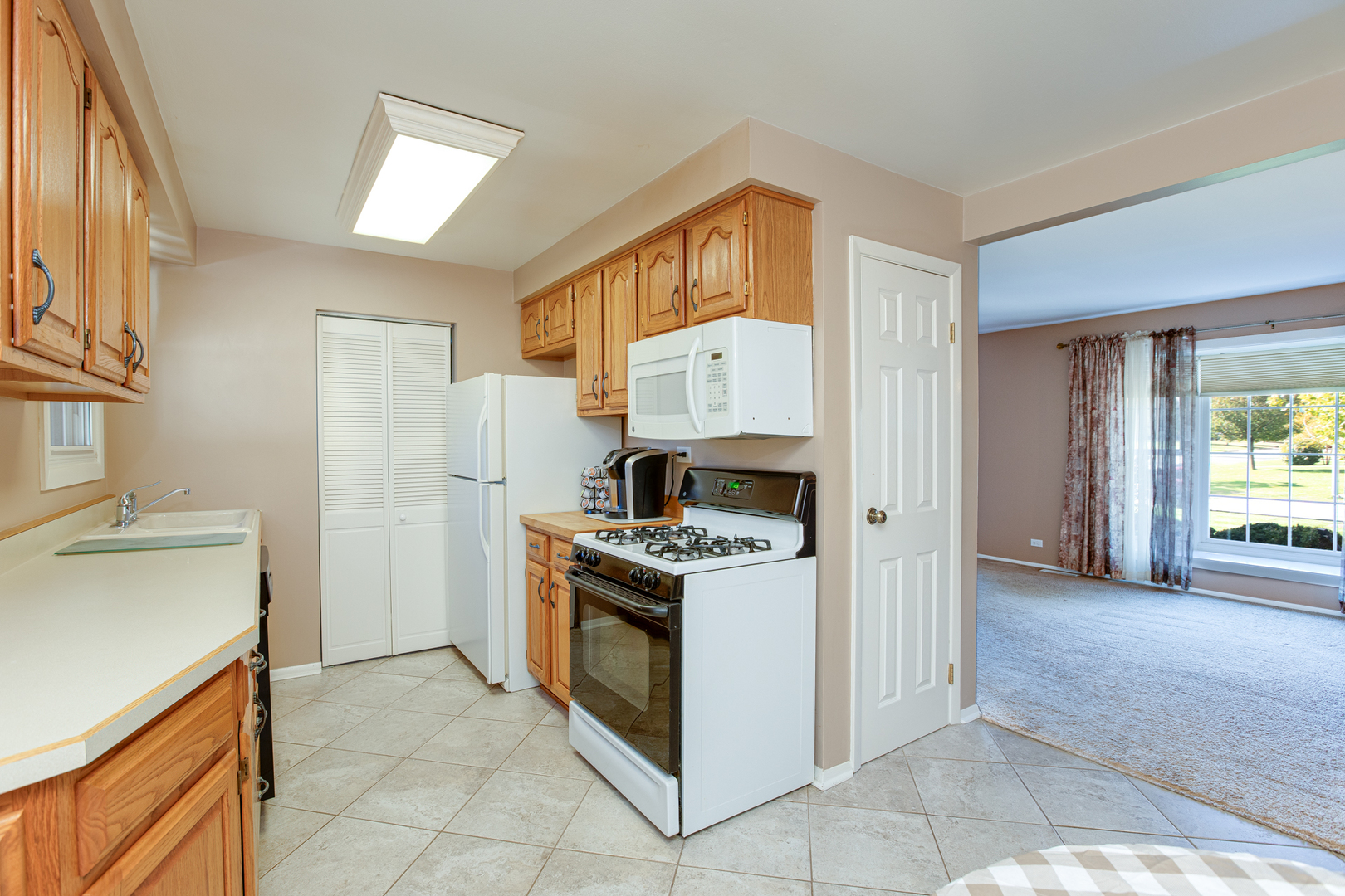 291 Blackhawk Drive, Carol Stream, IL 60188