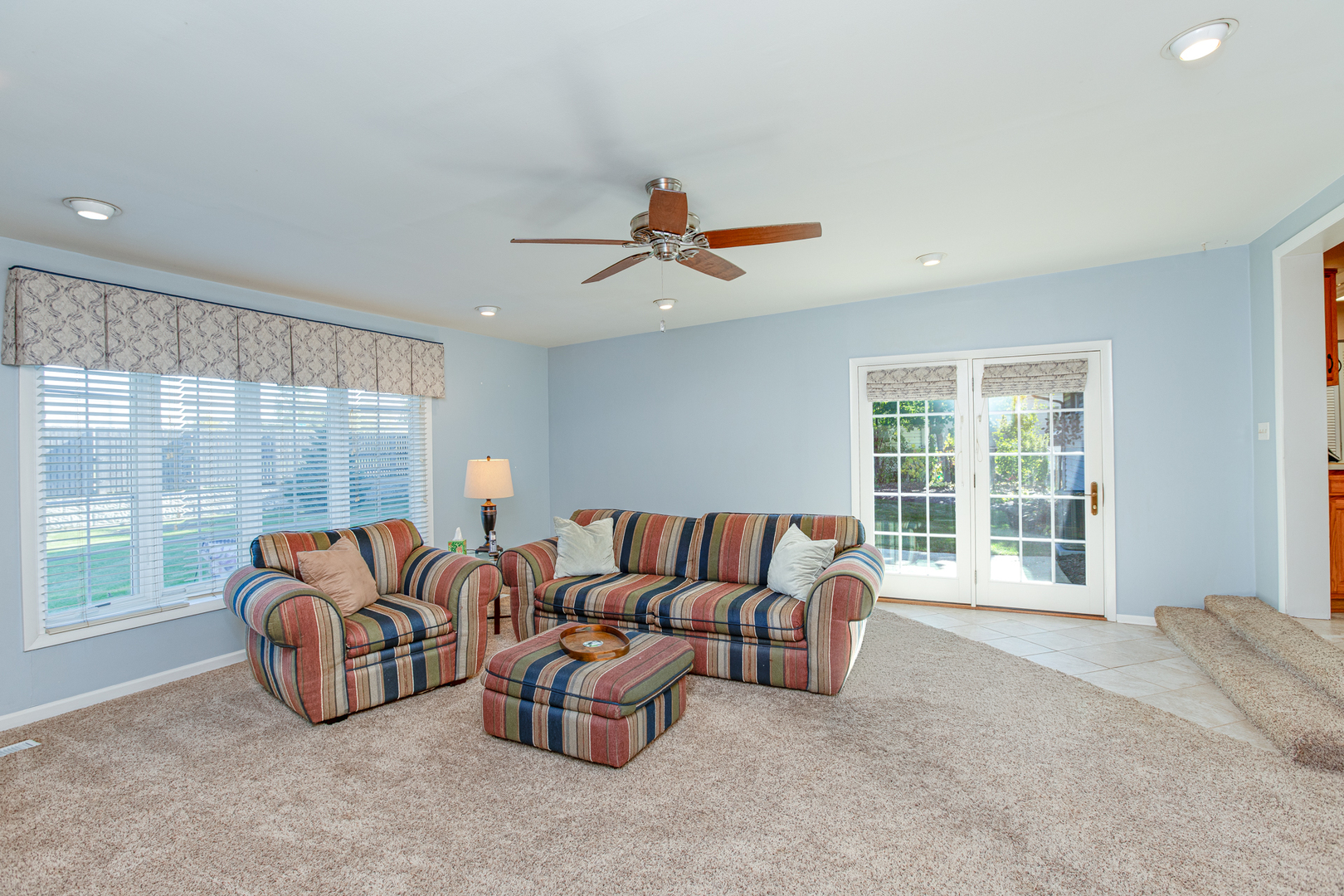 291 Blackhawk Drive, Carol Stream, IL 60188