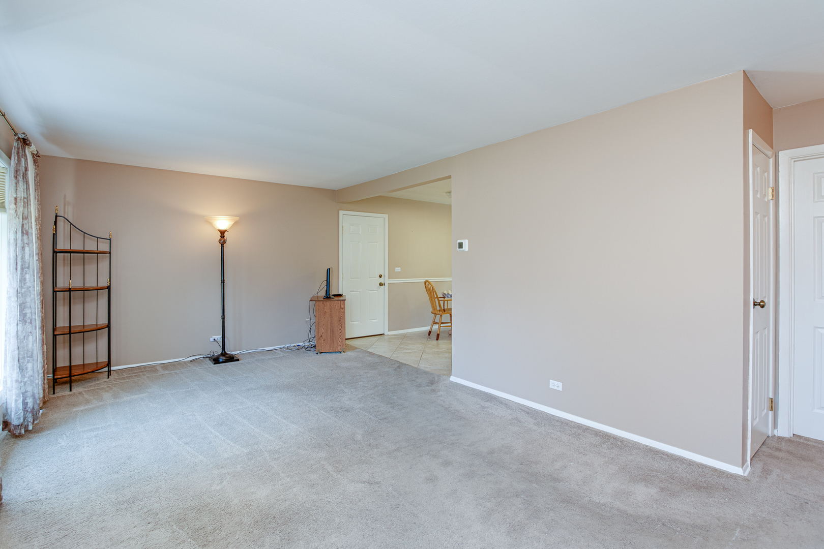 291 Blackhawk Drive, Carol Stream, IL 60188