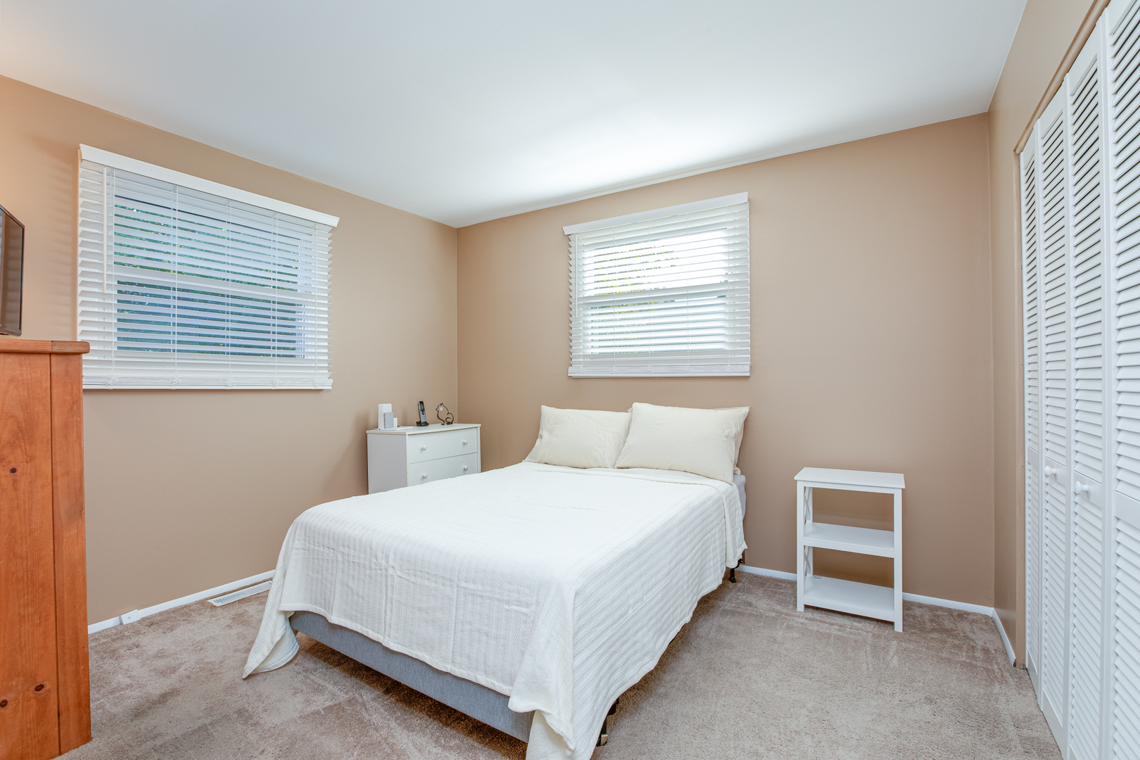 291 Blackhawk Drive, Carol Stream, IL 60188