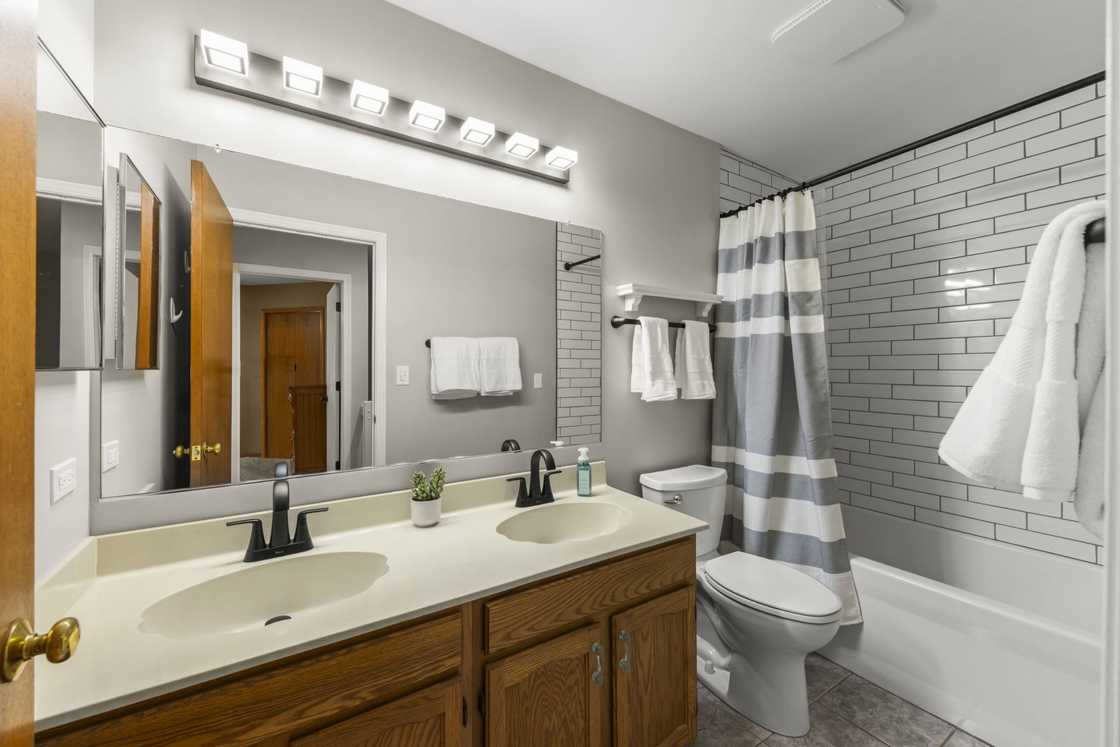 621 Lindsay Court, West Dundee, IL 60118