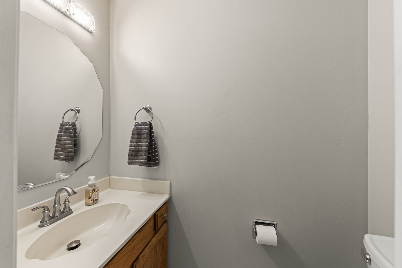 621 Lindsay Court, West Dundee, IL 60118