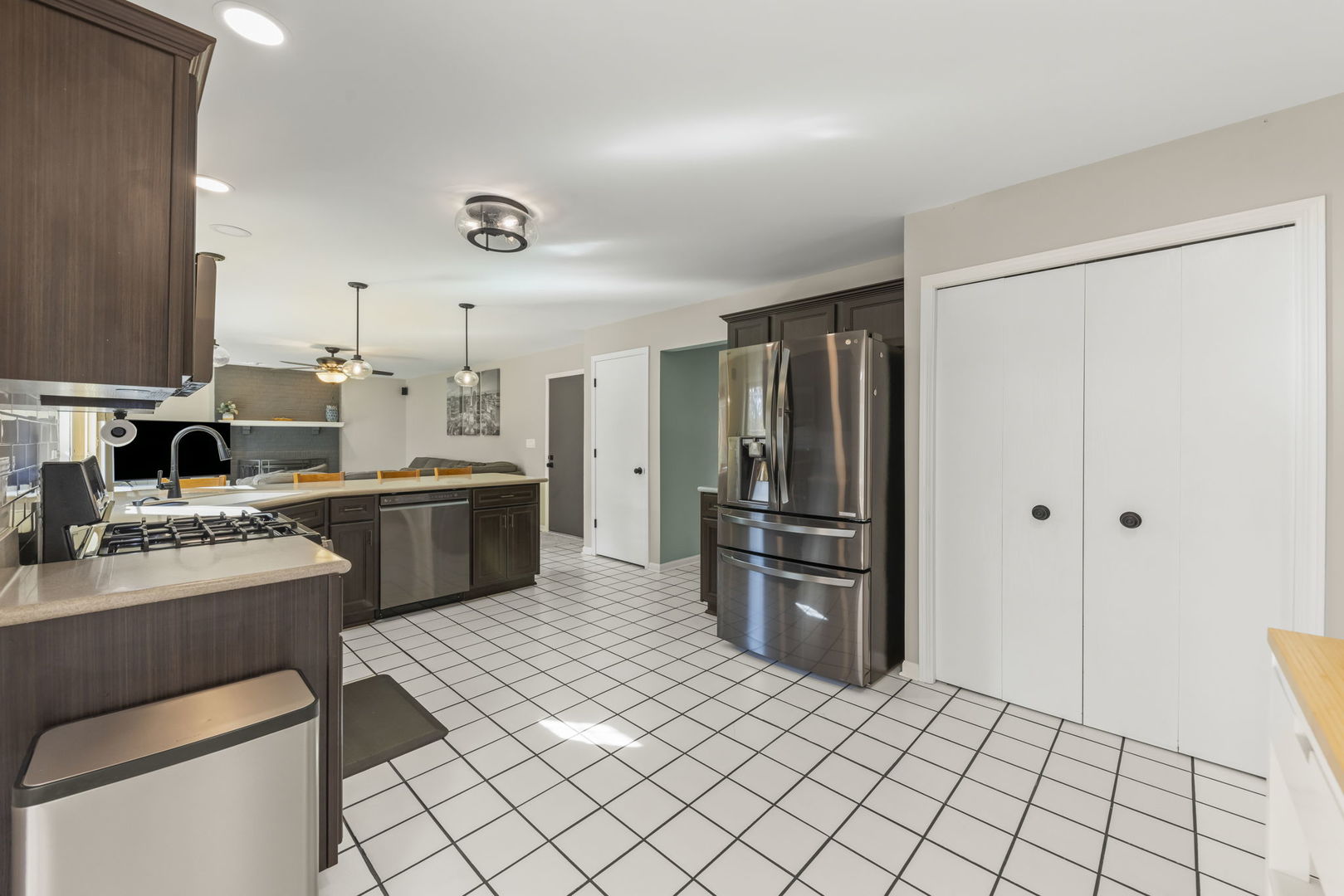 621 Lindsay Court, West Dundee, IL 60118