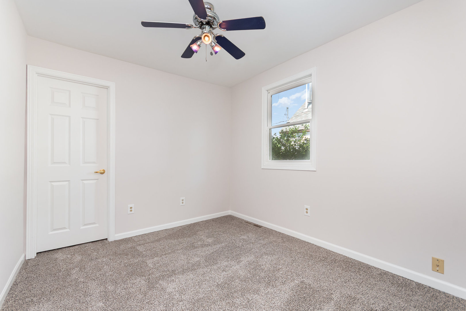 230 Brierhill Drive, Round Lake Park, IL 60073