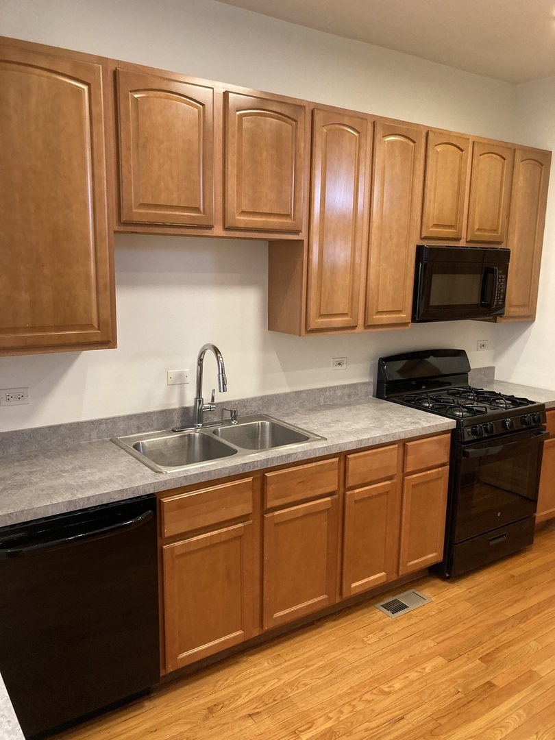 6406 S INGLESIDE Avenue, Chicago, IL 60637