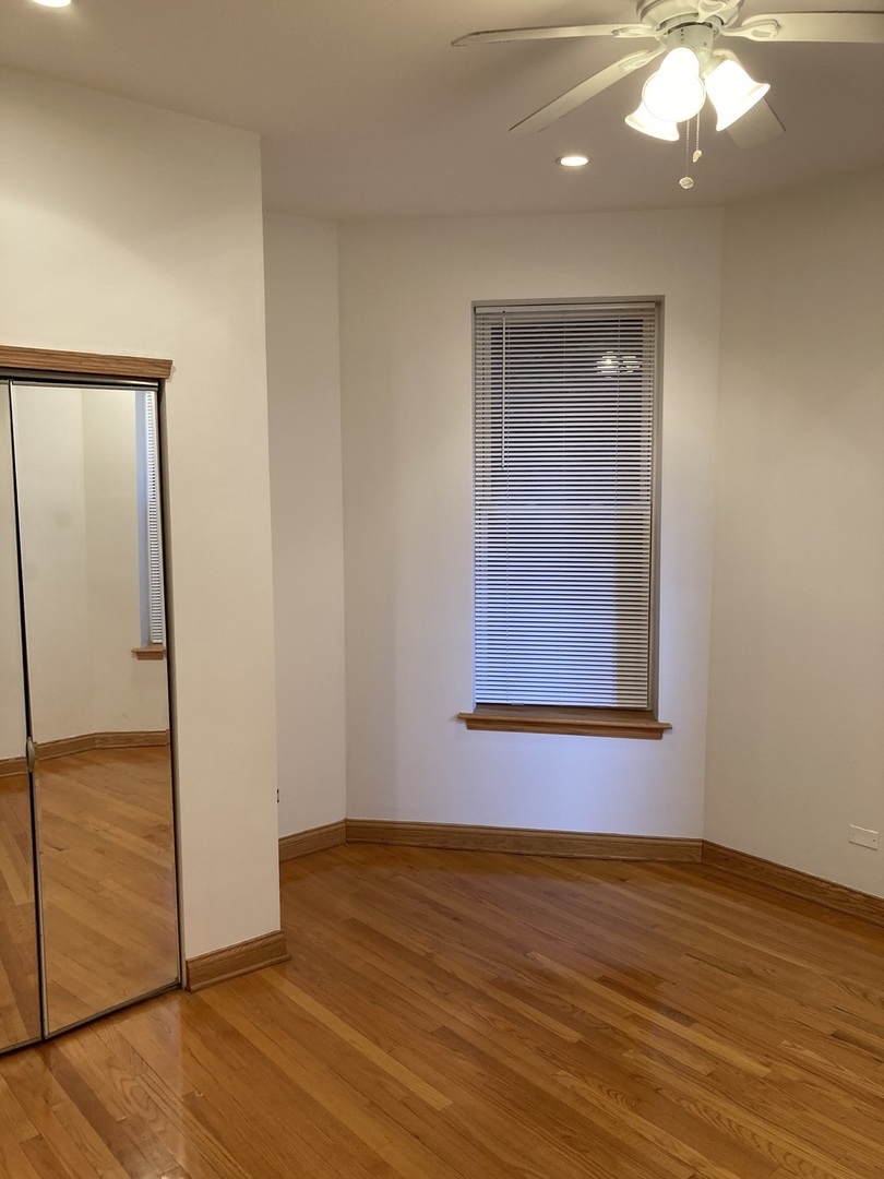 6406 S INGLESIDE Avenue, Chicago, IL 60637