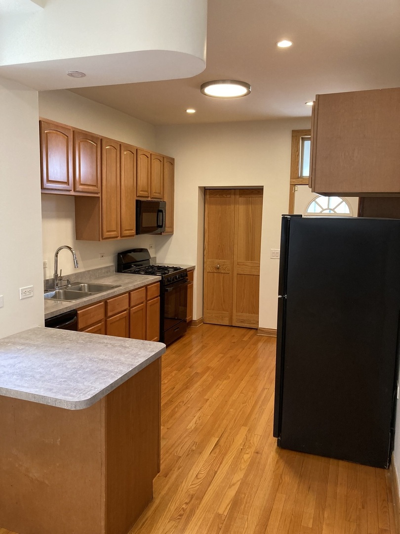 6406 S INGLESIDE Avenue, Chicago, IL 60637