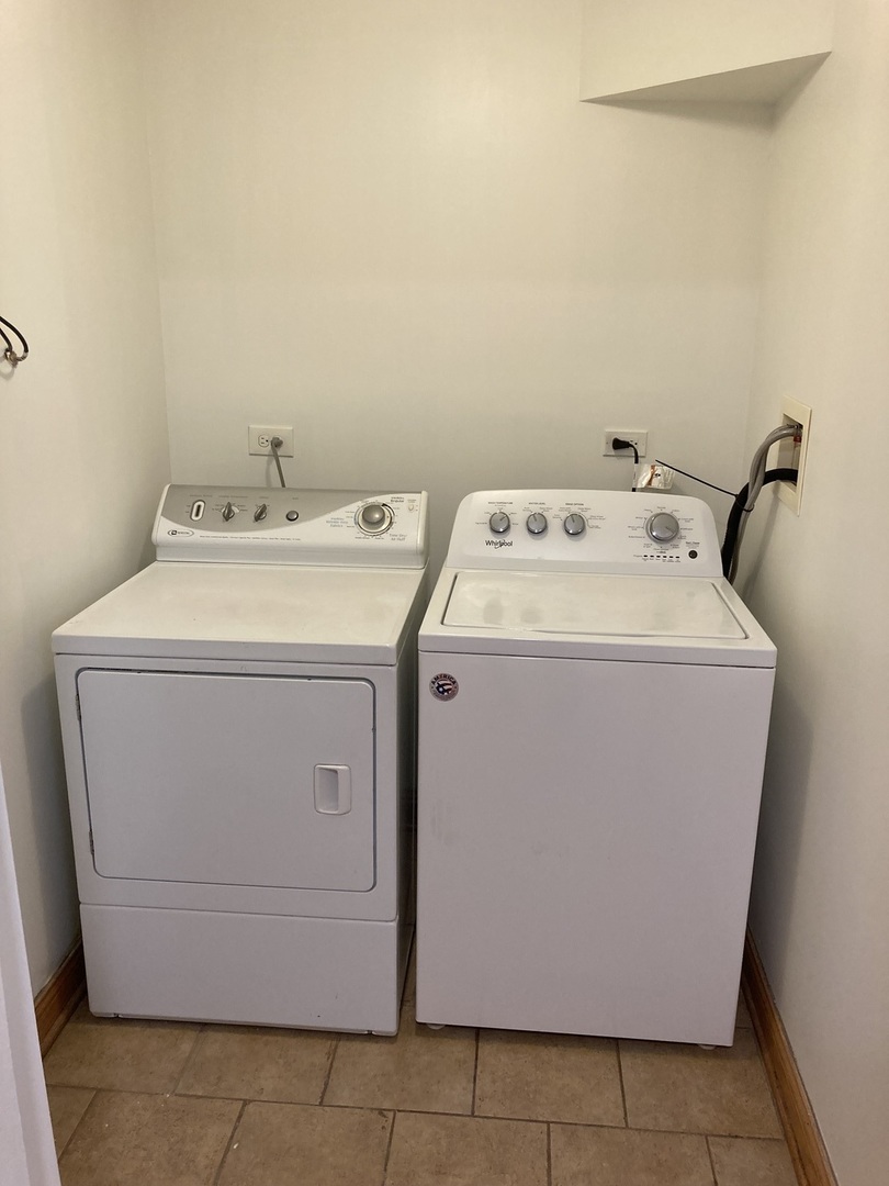 6406 S INGLESIDE Avenue, Chicago, IL 60637