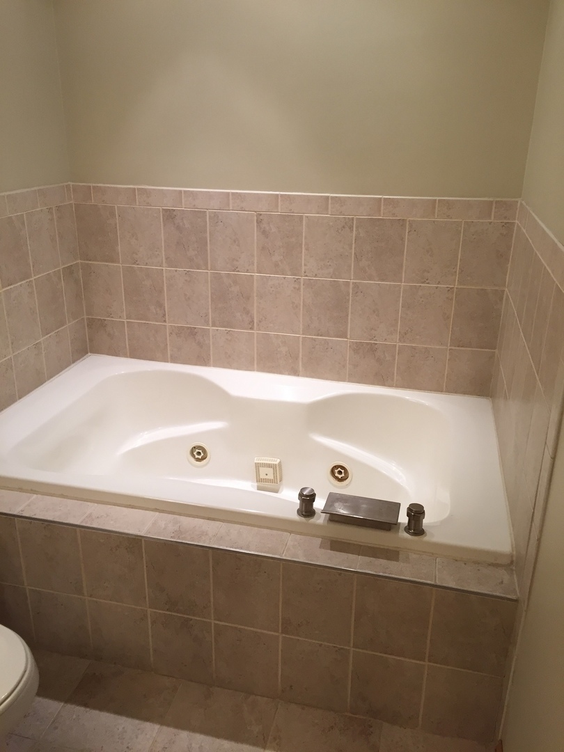 6406 S INGLESIDE Avenue, Chicago, IL 60637