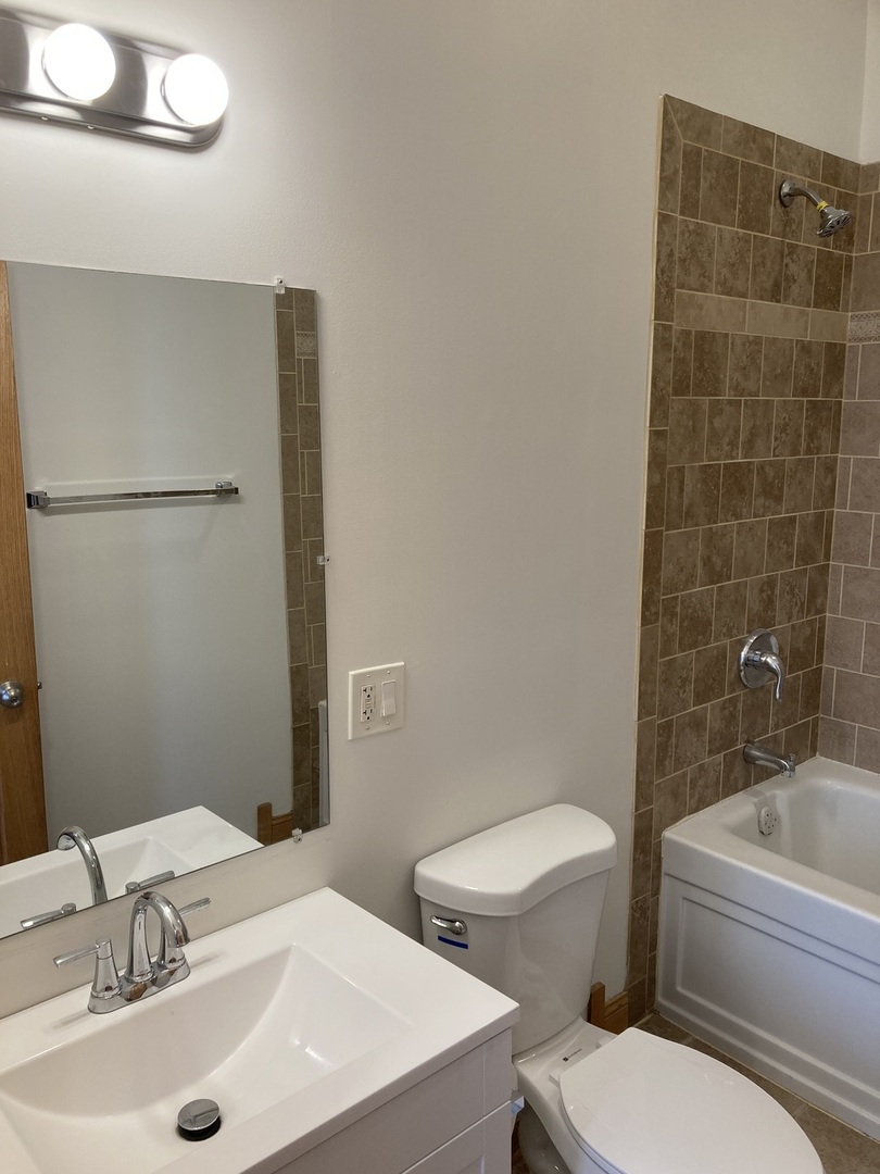 6406 S INGLESIDE Avenue, Chicago, IL 60637