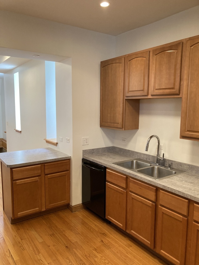 6406 S INGLESIDE Avenue, Chicago, IL 60637