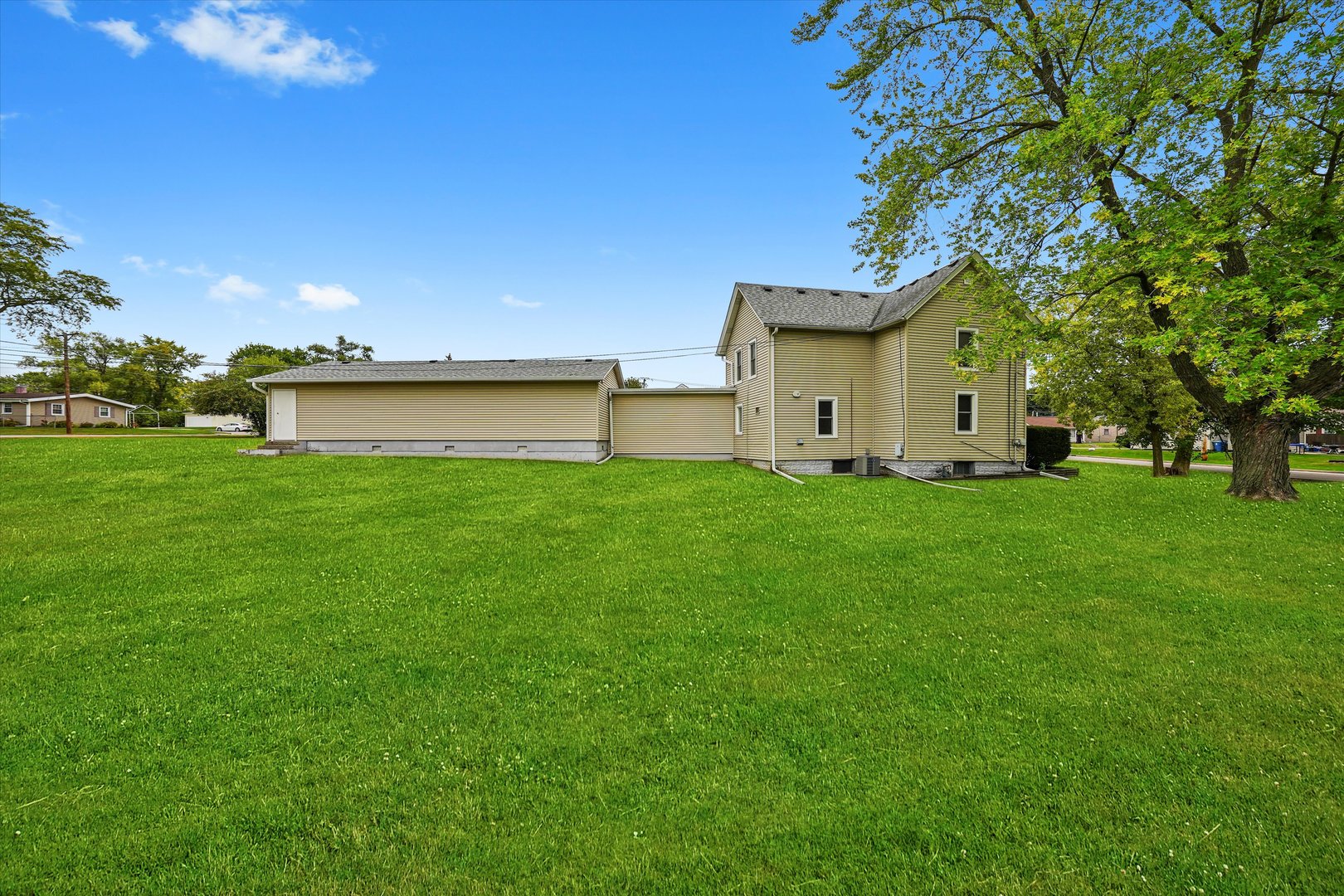 412 hankes Avenue, Aurora, IL 60505