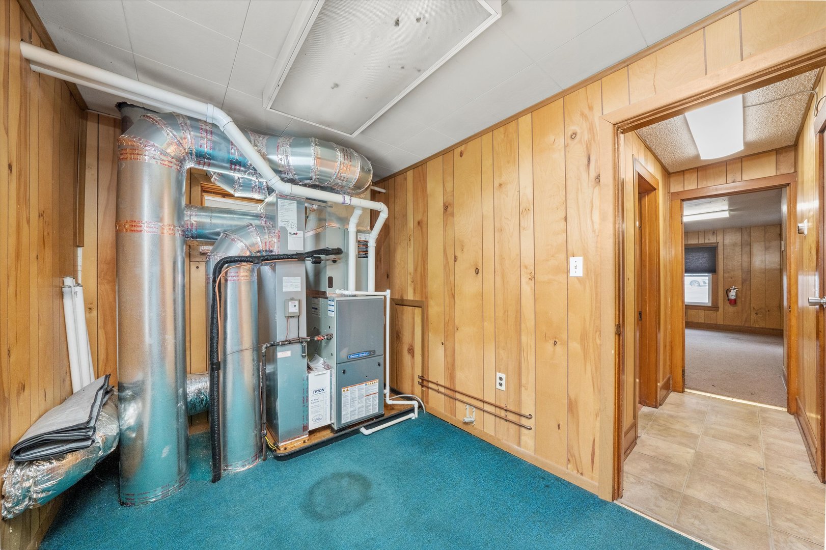 412 hankes Avenue, Aurora, IL 60505