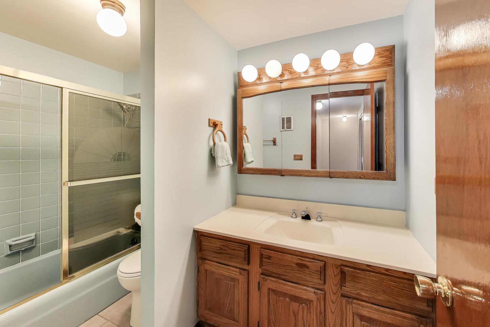 2616 N Prindle Avenue, Arlington Heights, IL 60004